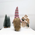 Gnome de Noël avec chapeau rayé rouge et gris et barbe en fourrure pour décor de fête - Gnome Tricoté Avec Mains (Style B)