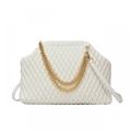 Borsa da sera bianca trapuntata retrò con catene dorate e finitura plissettata chic - Bianco