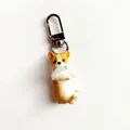 Süßer Corgi-Hund Schlüsselanhänger aus Harz mit silbernem Karabiner auf weißem Grund - Schlüsselanhänger / Corgi Schlüsselanhänger