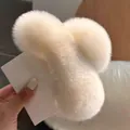 Plüschige beige Kunst-Rex-Kaninchenfell Haarklammer für elegantes Haarstyling - Echtes Kaninchenfell / Gebrochenes Weiß