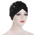Détail d'un turban noir avec perles blanches et perles sur une tête de mannequin - Noir