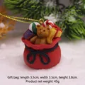 Miniature sac cadeau de Noël avec figurine d'ours brun, dimensions 3,5cm sur 3,8cm - Sac de Cadeaux Pendentif