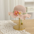 Dettaglio di cappello in paglia con fiori all'uncinetto e bordo ondulato per bambina - S (Bambini 52cm) / Solo Cappello / Rosa