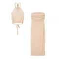 Vista piatta di un set beige due pezzi con crop top allacciato al collo e gonna lunga a spacco - S / Bianco Sporco