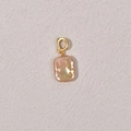 Detail of a natural baroque pearl pendant with pink-gold luster and golden metal clasp - 14-20mm Gold Square Baroque + Gold Universal Buckle