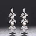 Elegante zilveren kwastjes oorbellen met witte parels en marquise geslepen stenen - Witgoud / Zilver