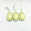 Tre uova di Pasqua in schiuma con tessuto floreale verde e nastri verde chiaro per appendere - Verde Floreale (Confezione da 3)