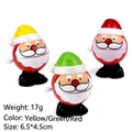 Detail van opwindbare Kerstman speeltjes in rood, groen, geel, maat 6,5x4,5cm en 17g gewicht - Springende Kerstman Rood