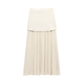 Détail d'une jupe double épaisseur crème avec ourlet plissé en mousseline et texture du tissu - S / Bas / Blanc