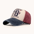Détail d'une casquette de baseball vintage avec visière usée et graphisme rétro Californie - Réglable / Bordeaux