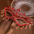 Maskeraden-Maske in Gold-Optik mit roten Strasssteinen und hängenden Quasten - Gold Rot / 19*6.5cm