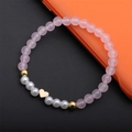 Bracciale elastico con perline rosa, perle e un ciondolo a cuore in metallo dorato - Quarzo Rosa Cuore