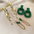 Set di 3 paia di orecchini vintage con nappe a farfalla e pietre preziose verdi - Nappina a Farfalla e Cerchi Vintage (HHE29577) / Set di 3 Paia (Verde-Oro)