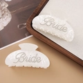 Pinzas para el pelo Bride de acrílico blanco con diamantes de imitación para novia - Estilo con letras BRIDE / Diamantes de Imitación de Doble Cara Mármol Blanco