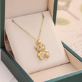 Elegante collana con ciondolo a forma di orsetto d'oro e strass in una confezione regalo - 9240-Oro