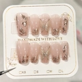 Unghie finte corte ballerina rosa con foglia d'oro, glitter e motivo a farfalla - XS / Stile Colla (SP111)