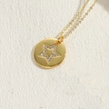 Minimalist 14K gold-plated necklace with a zircon-encrusted star on a round pendant - Five-pointed Star / Gold