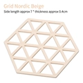 Sous-verre hexagonal en silicone beige résistant à la chaleur avec motif de maille creuse - Treillis Blanc
