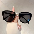 Occhiali da sole cat-eye neri classici con ponte dorato e lenti scure - Montatura Nera Lenti Grigie