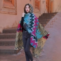 Cape à capuche style ethnique avec motifs ondulés colorés et finitions à franges - LM0302 Grande Vague - Vert