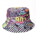 Dettaglio cappello alla pescatora stile anni '90 con icone retrò e stampe grafiche - M (56-58cm) / 90D Elementi Retro
