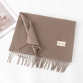 Sciarpa color cammello effetto cashmere con frange in esposizione piatta - Senza Etichetta / Verde Pisello Scuro