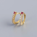 Boucles d'oreilles huggies en argent S925 plaqué or avec oxyde de zirconium rouge - Une Paire / Or