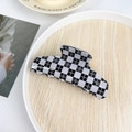 Checkerboard pattern claw clip in black and white finish for hair styling - 11cm / Black & White Checkerboard