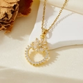 Collier tournesol en acier titane doré avec cristaux de zircone cubique pavés blancs - Collier Fleur Cercle Zircon Blanc Doré T018