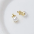Detailed macro view of golden star-shaped alloy pendants with white pearls and zircons - Style 6