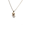 Collana con ciondolo a forma di orsetto dorato e zircone cubico a cuore su sfondo bianco - Orso con Cuore / Bianco
