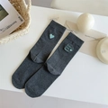 Chaussettes en coton gris foncé avec broderie cœur vert et texte Follow Your Heart - Taille unique / Gris