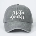 Gorra de béisbol vintage de mezclilla gris lavado con bordado de corazón Hot Mess - Gris