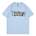 Hellblaues Baumwoll-T-Shirt mit buntem Textdruck und bequemem Rundhalsausschnitt Design - Hellblau