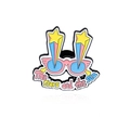 Cartoon Emaille Pin mit blauer Sonnenbrille, gelben Sternen und buntem Text Design - Sternen-Sonnenbrille