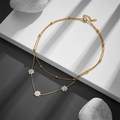Collier double couche en acier inoxydable avec marguerites blanches et chaîne dorée - Collier Double Couche Marguerite Dorée et Coquille Blanche (A704)