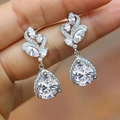 Exquises boucles d'oreilles en argent avec zircone AAA en forme de goutte pour femme - Blanc