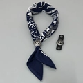 Vintage Baumwoll-Bandana in Navyblau mit weißen Sternmustern und Leder-Schnallen - Schal-Set / Marineblaue Seefahrt mit Sternschnalle