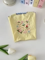 Mini sac à main jaune en tissu Oxford avec broderies et liseré violet décoratif - Broderie Florale Inspirante / Fleur Souriante Jaune