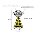 Spilla smaltata a forma di pizza UFO in lega di zinco con design creativo alieno - CC461 UFO che solleva la pizza