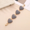 Golden heart-shaped phone charm with black and white houndstooth fabric pattern - Heart / K754 Heart Black White Grid