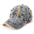 Detalle de gorra de béisbol vaquera desgastada con contraste amarillo y efecto roto - Ajustable / Denim Azul-Amarillo