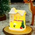 Dettaglio caserma dei vigili del fuoco luminosa con piccoli alberi per decoro natalizio - Stile B Caserma dei Pompieri