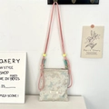 Borsa a tracolla verde con fiori e farfalle, tracolla in corda rosa e etichetta logo - Farfalla Jacquard Verde Chiaro