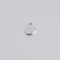 Detalle de un colgante redondo de acero inoxidable de 1 mm para creación de joyas DIY - Color Acero