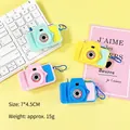Miniatur Spielzeugkamera Anhänger in Rosa, Gelb und Blau, Größe 7x4,5cm - Quadratische Kamera (Zufällige Farben)