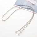 Silberne Metallkette zum Umhängen mit klaren Kristallanhängern und Karabinerhaken - Lange Bar Edelstein Umhängekette / Silber