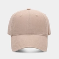 Primer plano de gorra de algodón caqui con costuras reforzadas y ojales de ventilación - Ajustable / Caqui