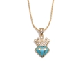 Collana placcata oro con ciondolo a corona, zircone e gemma blu su sfondo bianco - Oro/Blu