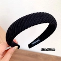 Handgefertigtes schwarzes Strick-Stirnband mit Rippenmuster und Innenetikett-Detail - Schwarz